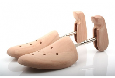 Lever Shoe-stretchers in wood